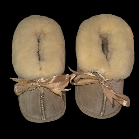 Sheep Shearling Lined Beige Baby Booties, Size S - Picture 2 of 4